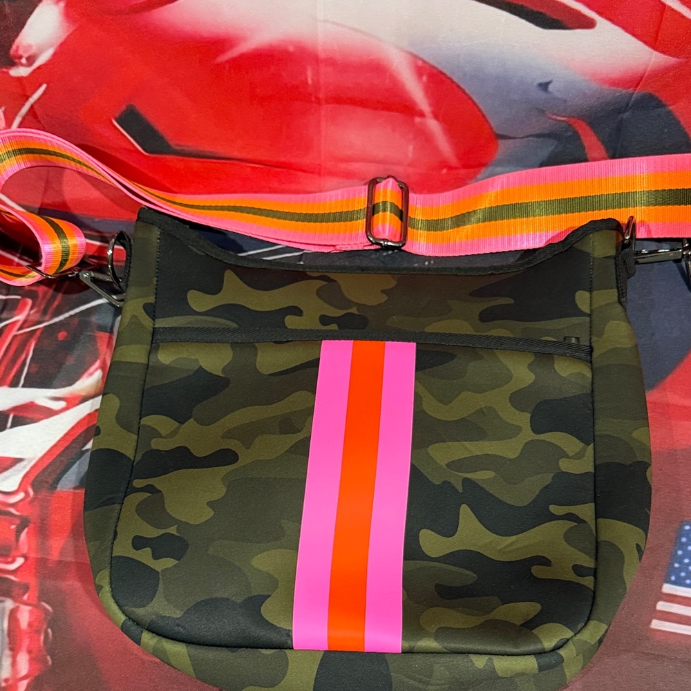 HAUTE SHORE Camouflage Messenger Bag